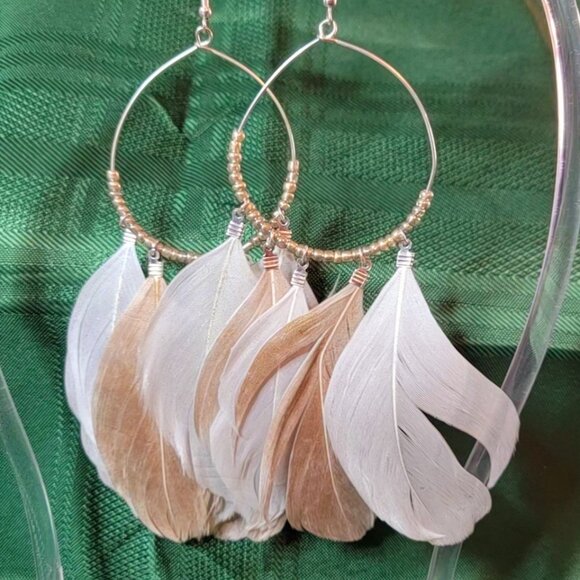 Three Pairs of Click Six Feathered Earrings! - Picture 14 of 15